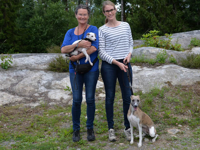  Stina flyttar till Lena och whippetkompisen Lisa 