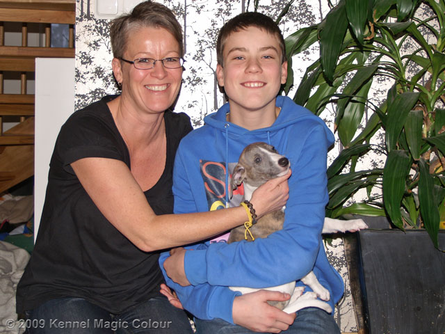 Noah åker med Marianne och Colin till Danmark (där whippetbror Felix väntar)